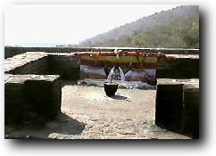 raj183.jpg (35448 bytes)